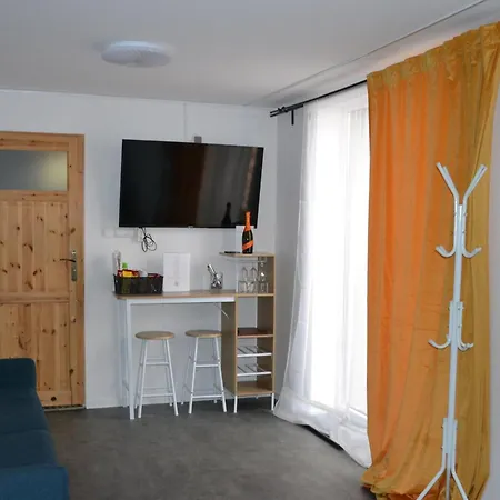 Flores Apartament *